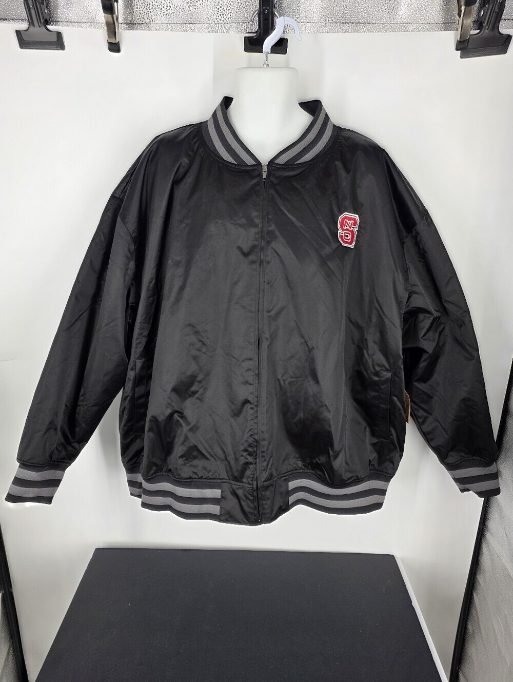 Rivalry Threads NC State Wolfpack Black Satin Bomber Jacket NWT 2XL